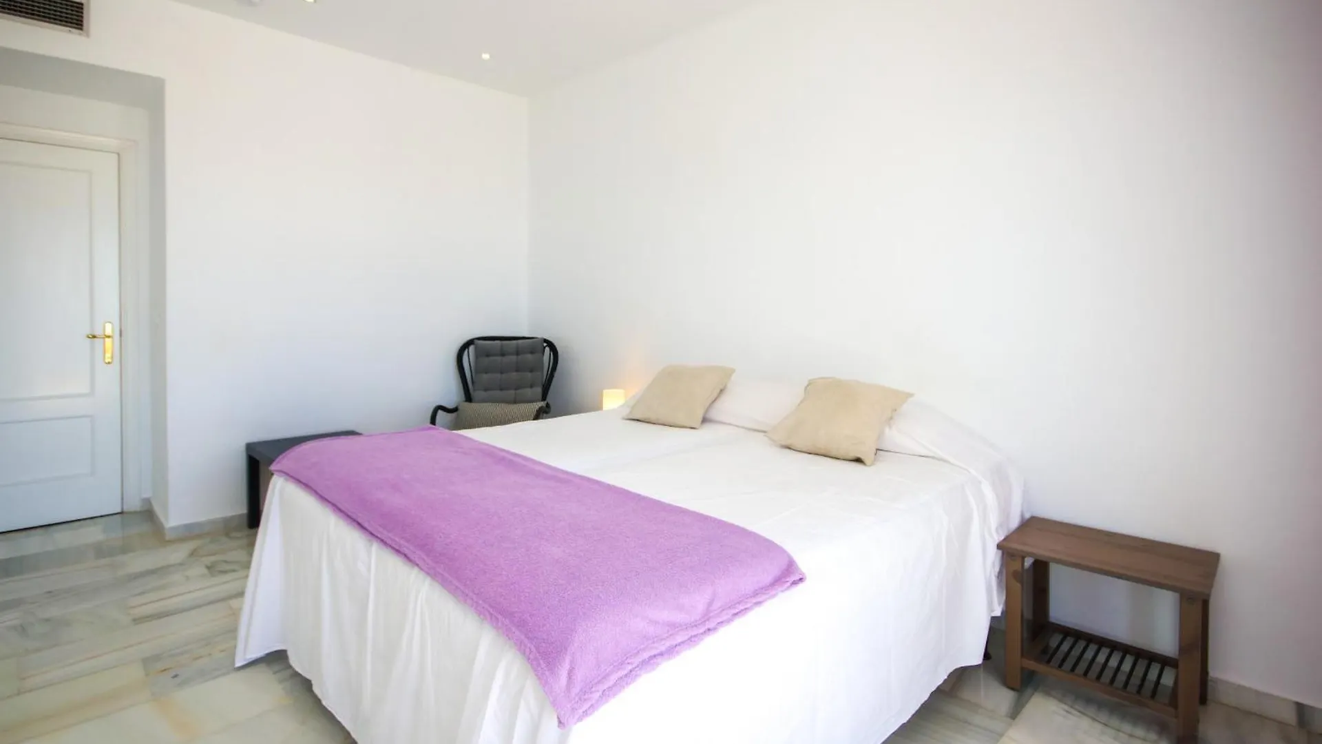 Three Bedroom Apartment La Mairena Elviria Ojén