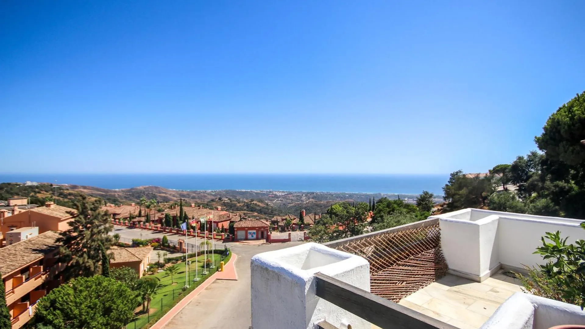 Three Bedroom Apartment La Mairena Elviria Ojén