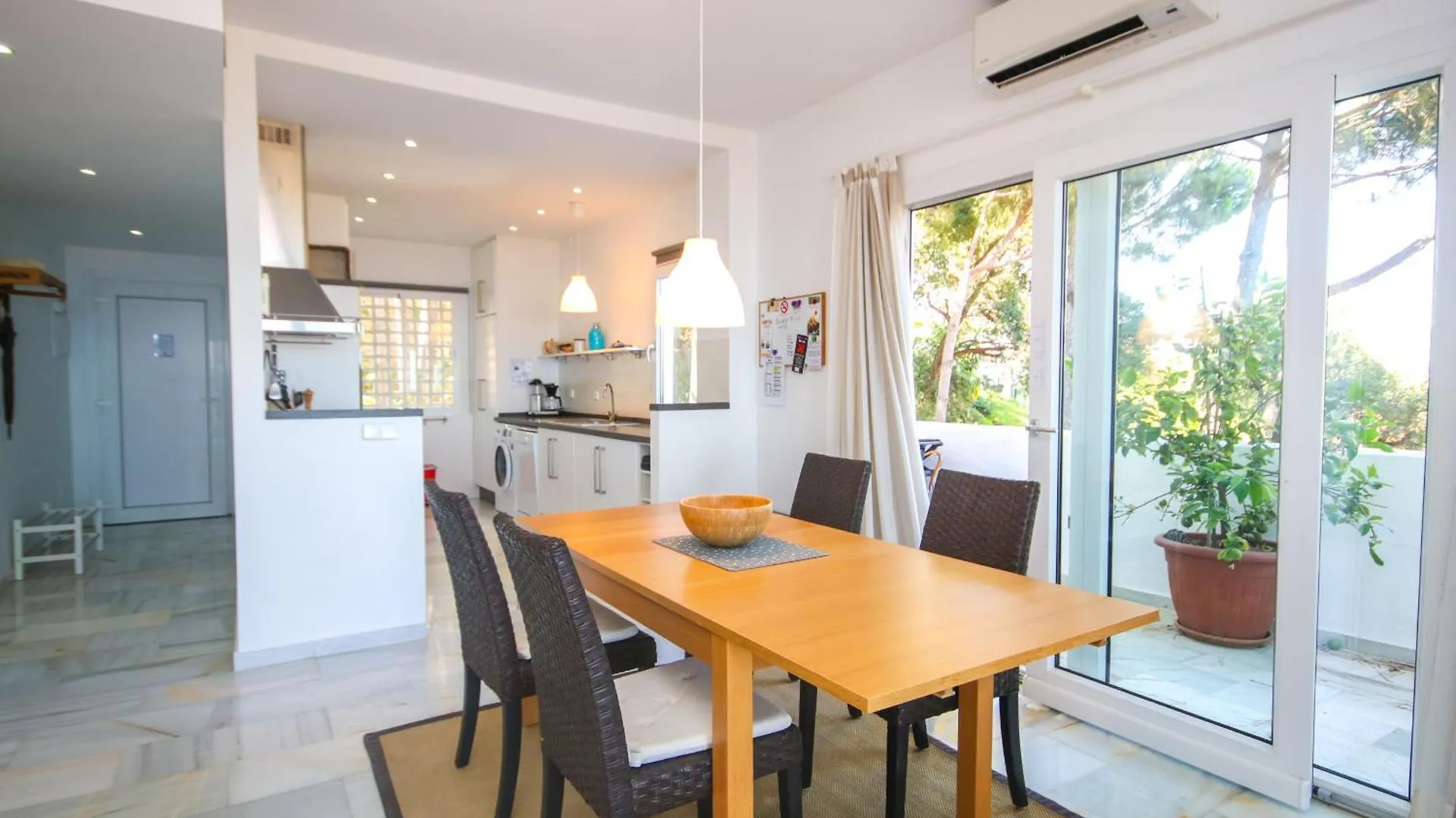 Three Bedroom Apartment La Mairena Elviria Ojén